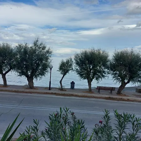 Serenelands Seaside House By Mps 度假居